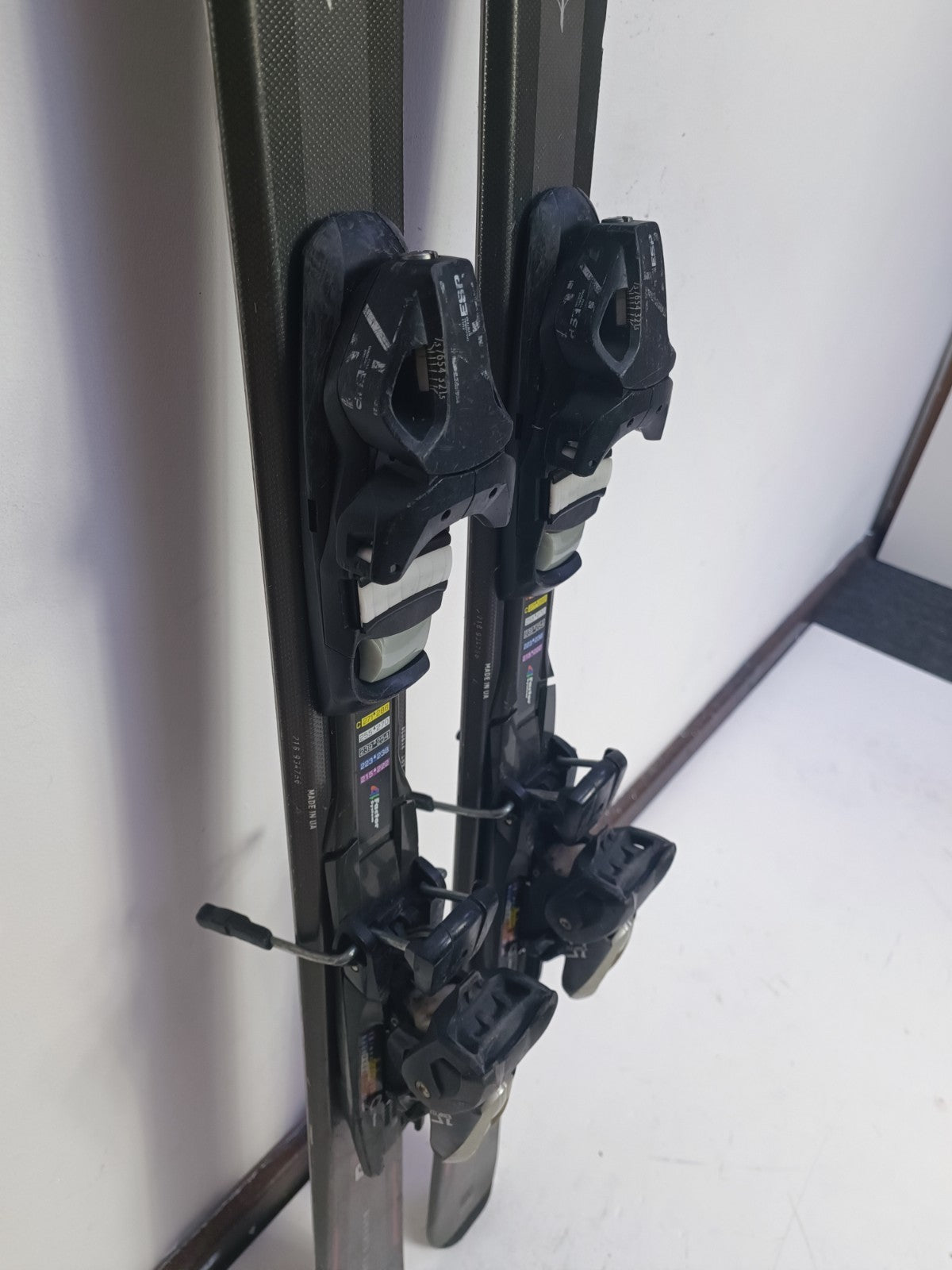 Sci Blizzard RTX Elevate 146 cm + attacchi Elan ESP 7.5 Sport invernali sulla neve