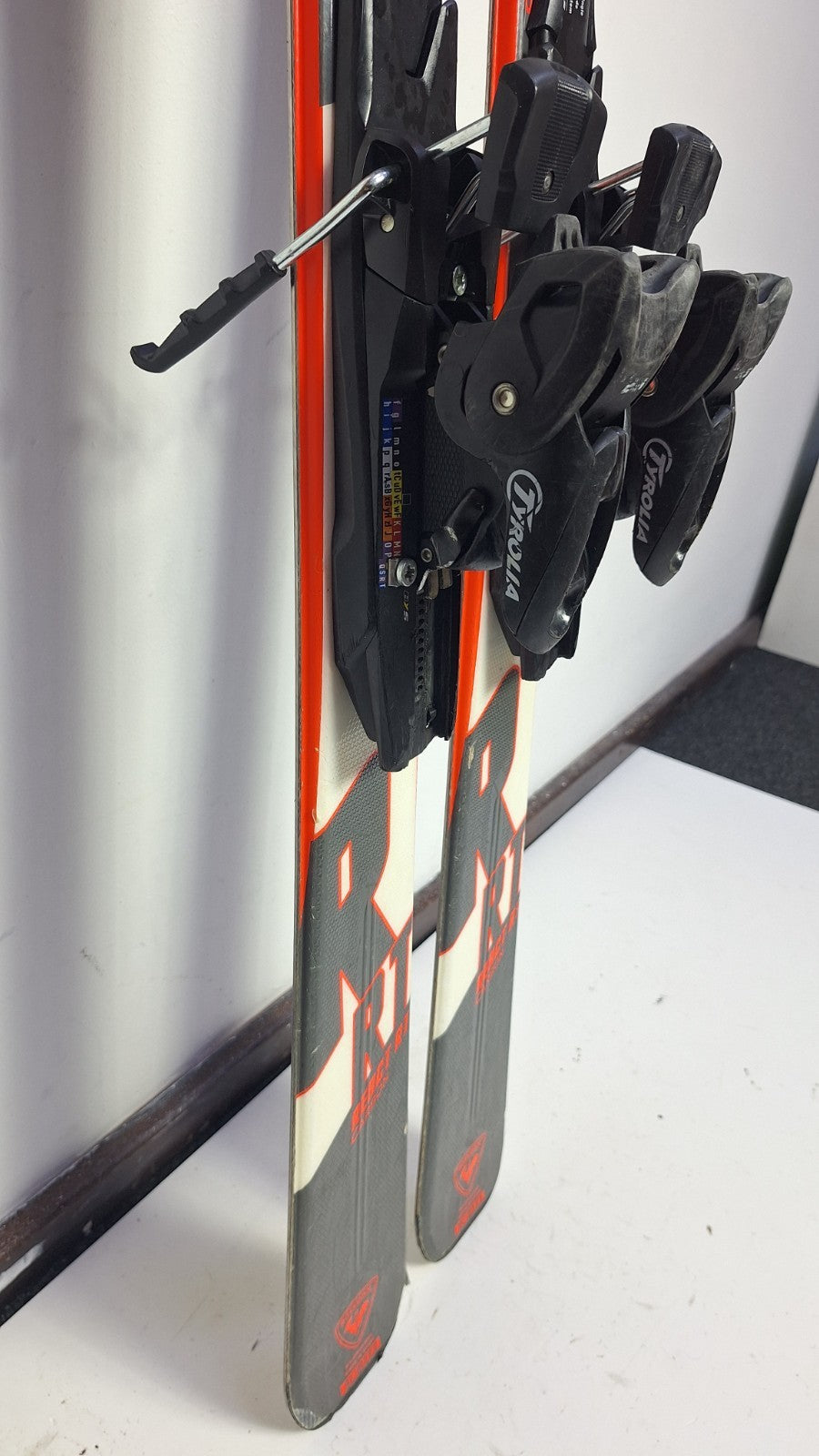 Rossignol React RT Carbon 156cm Ski + Tyrolia SP 7.5 Bindings Winter Adventure