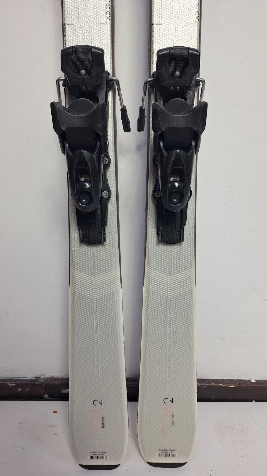 Rossignol Nova 2 160 cm Ski + Tyrolia 10  Bindings Winter Fun Snow Sports
