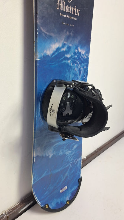 Matrix Storm 141 cm Snowboard +HEAD Rental L Bindings Snow Adventure Fun