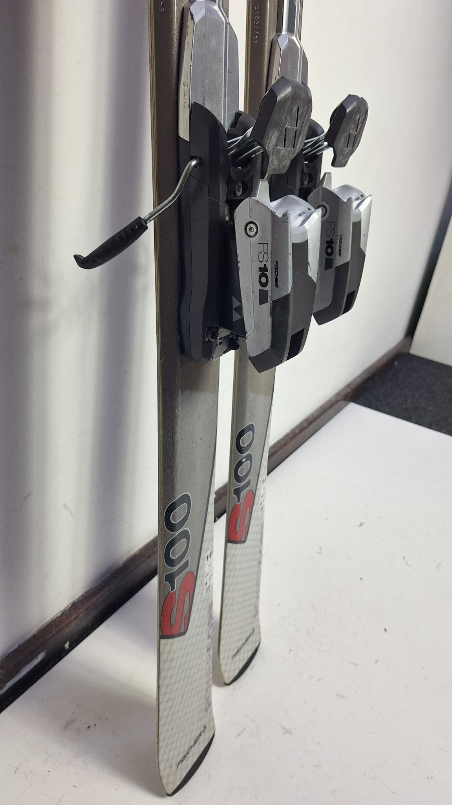 Fischer Scenio S100 160cm  Ski + Fischer 10 Bindings Adventure Winter Sport
