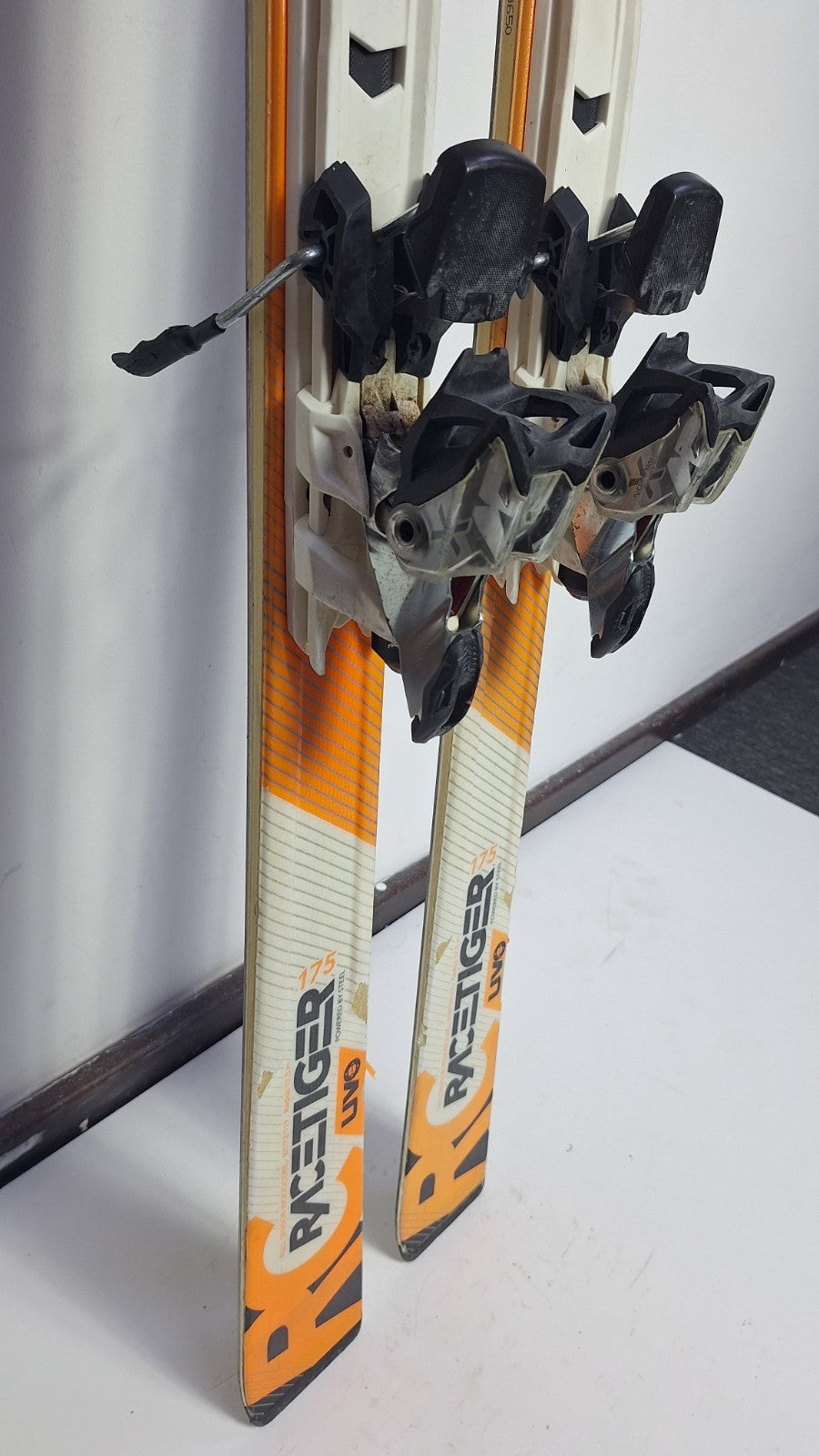 Volkl Racetiger UVO 175cm Ski + Marker 12 Bindings Winter Sport