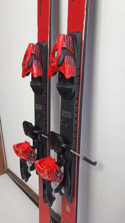 Ski Atomic Redster G9 145cm + fixations Atomic 10 Sport et plaisir hivernaux