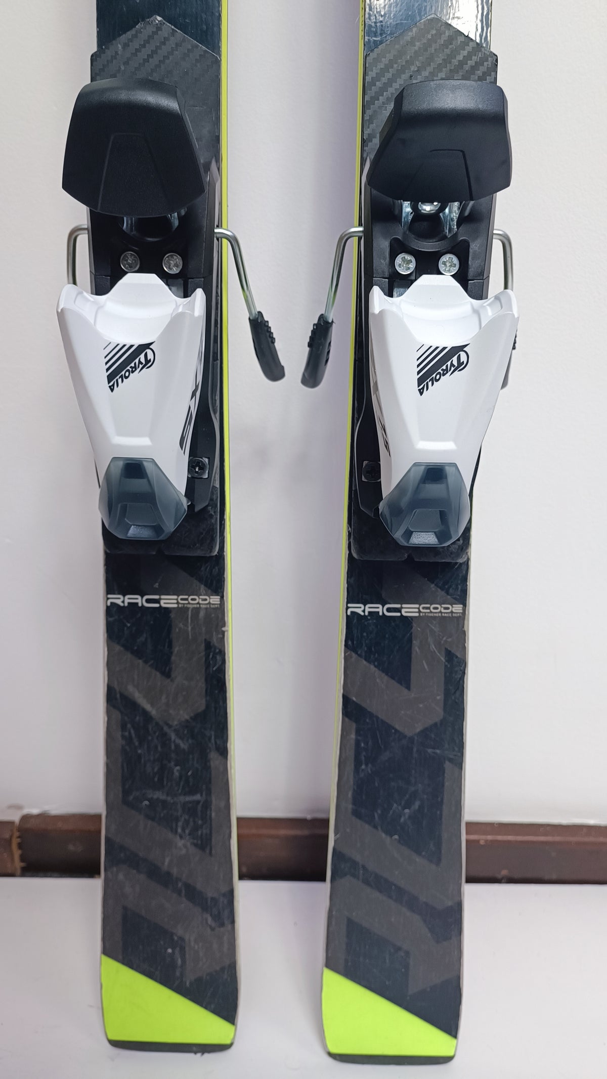 Fischer RC4 GS FIS 145 cm Ski + neue Tyrolia 7.5 Bindungen Wintersport