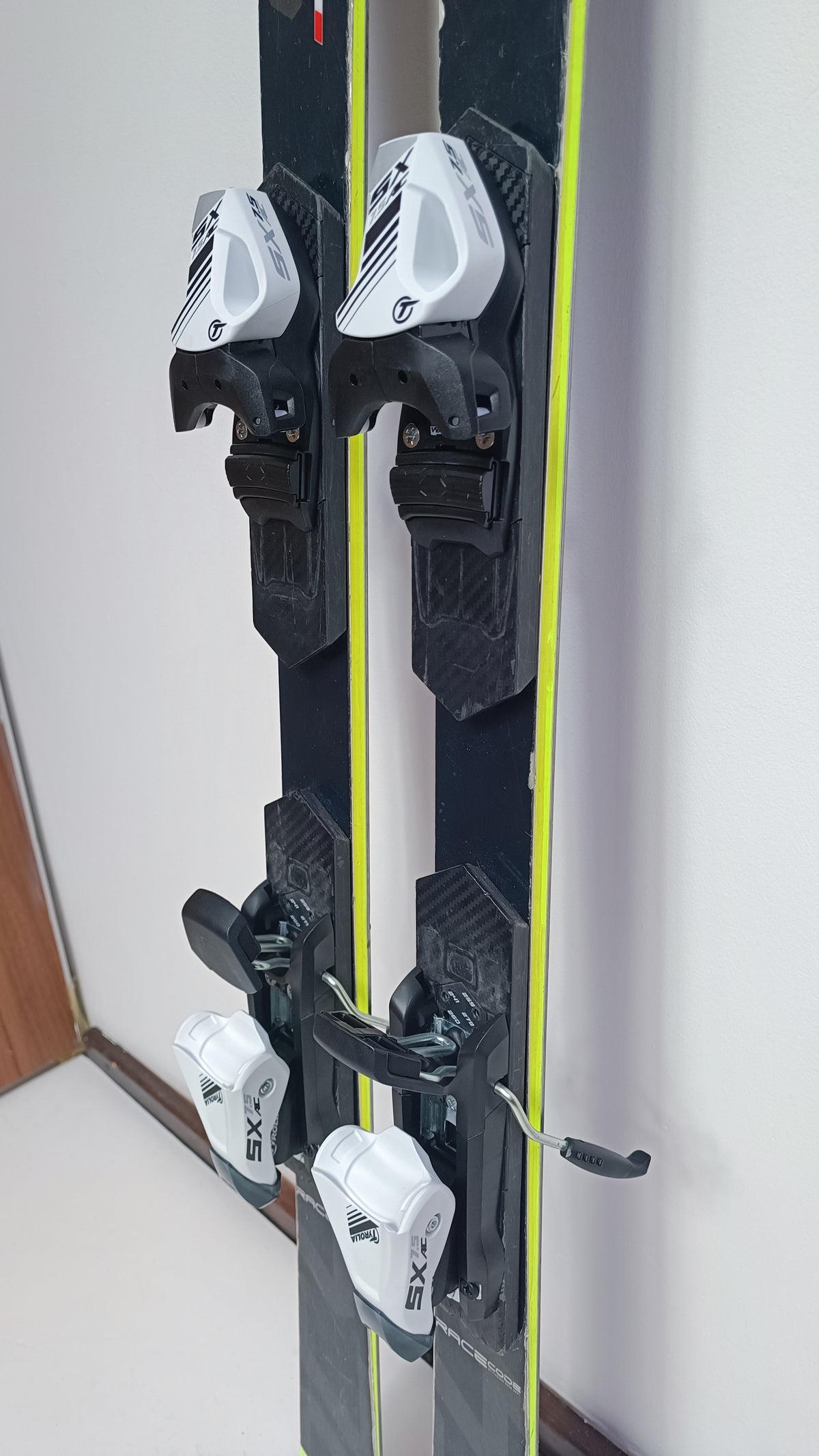 Fischer RC4 GS FIS 145 cm Ski + neue Tyrolia 7.5 Bindungen Wintersport