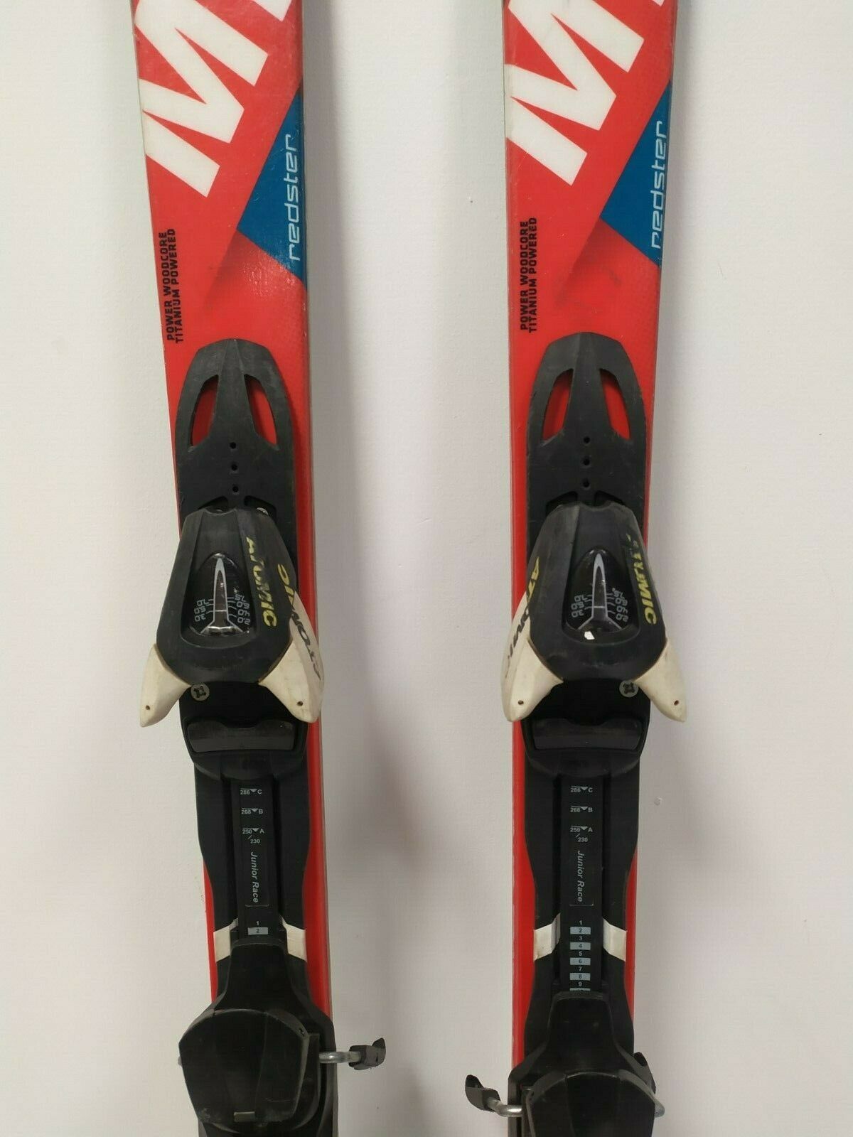 Ski Atomic Redster GS 131 cm + fixations XTL 7.5, neige en plein air