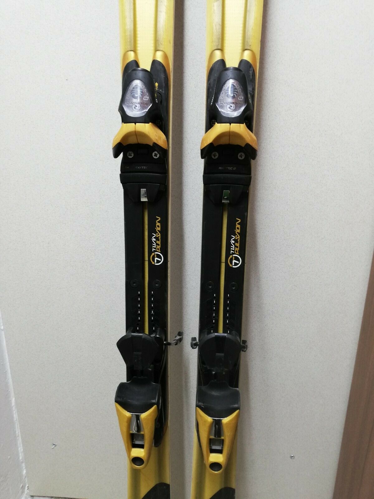 Rossignol Oversize 8 X 174 cm Ski + Rossignol Axium Bindings Winter Snow Sport