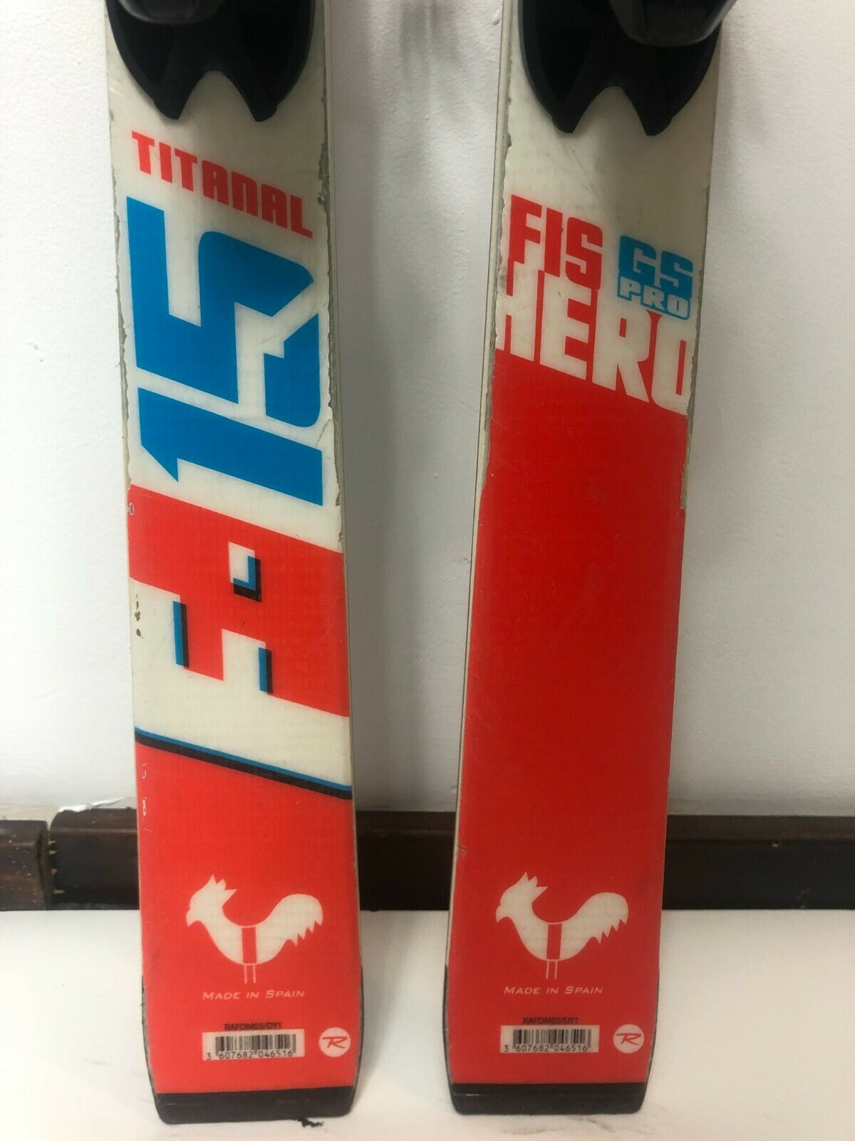 Ski Rossignol Hero FIS GS Pro 144 cm + fixations Look Xpress 7 NEUVES hiver