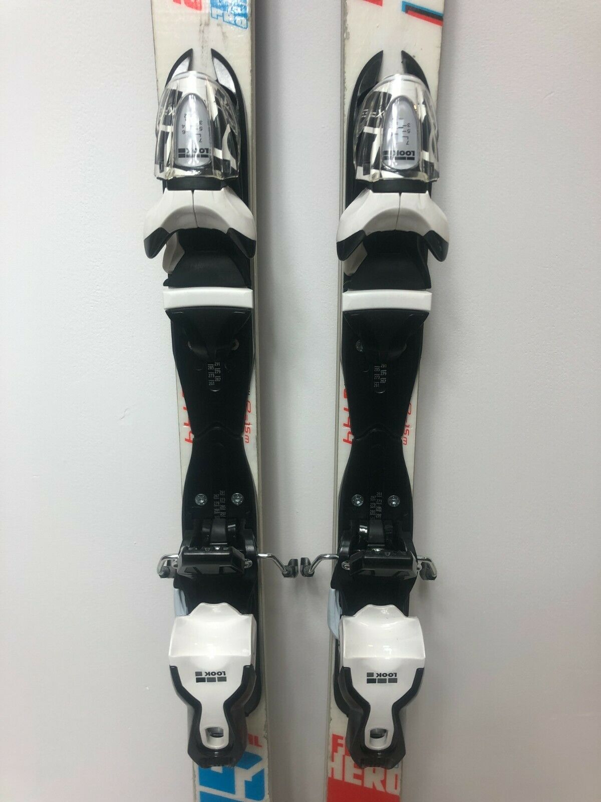 Ski Rossignol Hero FIS GS Pro 144 cm + fixations Look Xpress 7 NEUVES hiver