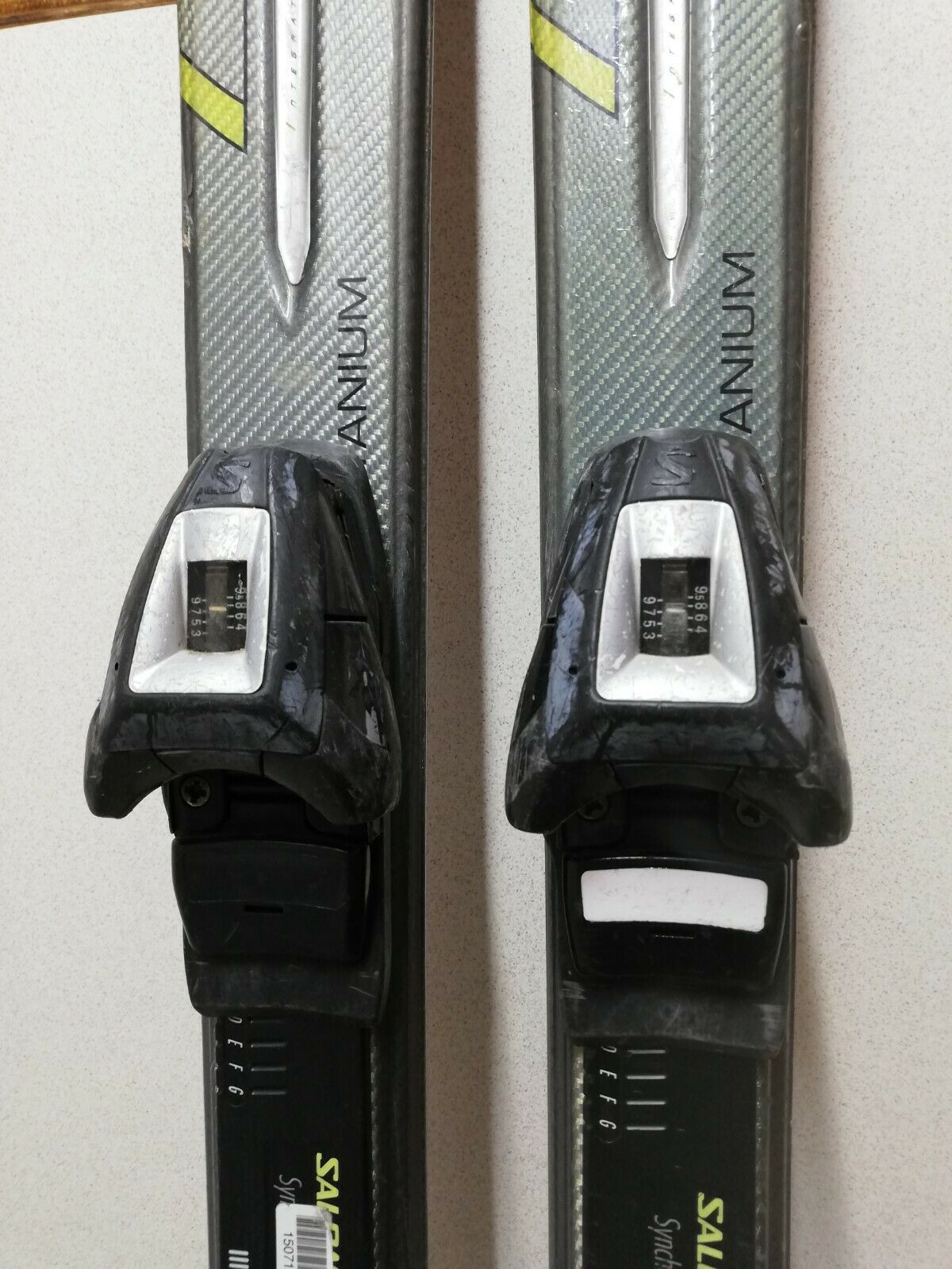 Elan Mantis M 12 176 cm Sci + Attacchi Salomon 700 Sport invernali sulla neve all'aperto