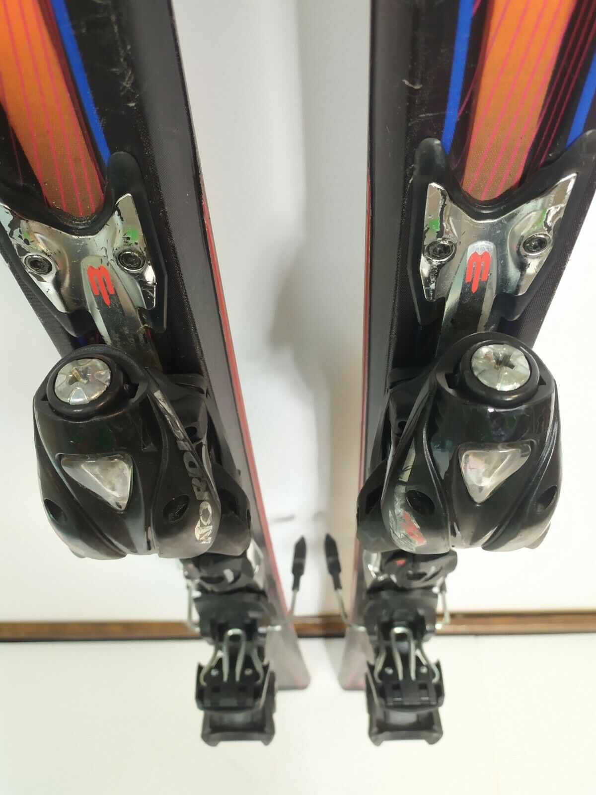 Ski Nordica Fate 170 cm + fixations Nordica PRO 2S Sport d’hiver et aventure en plein air