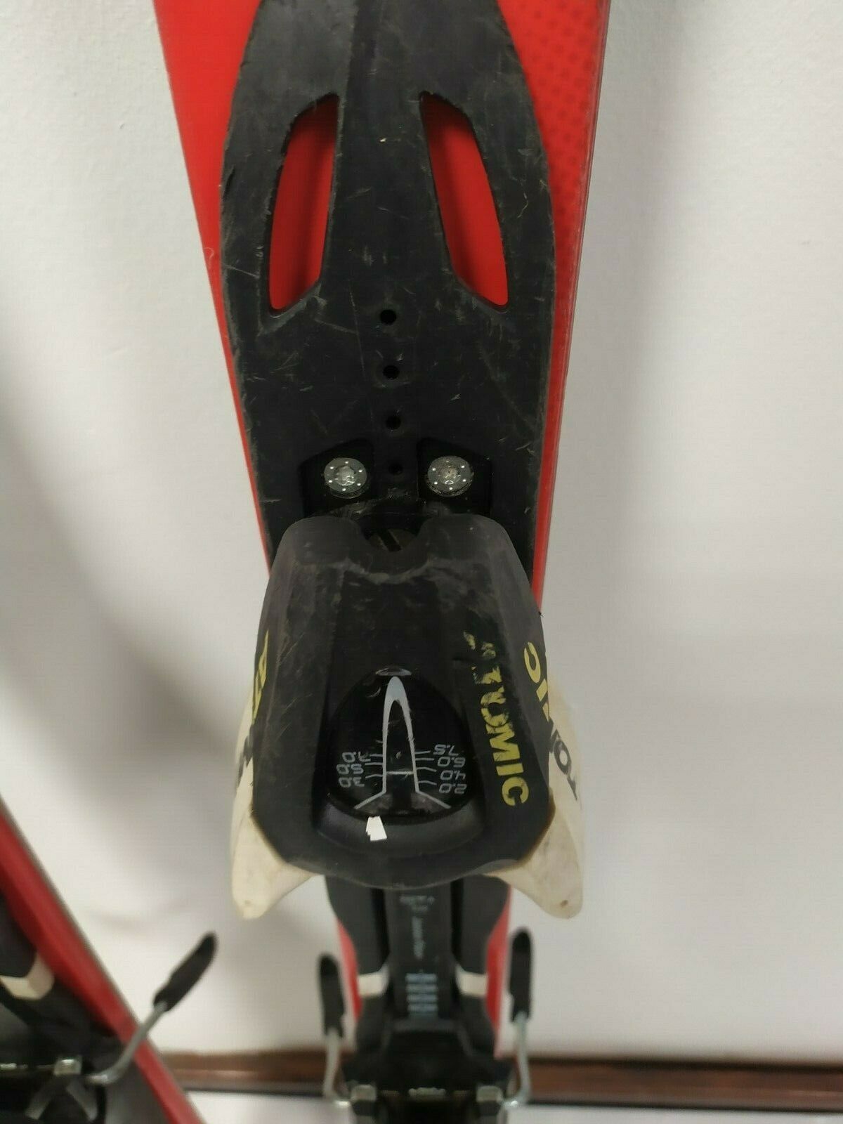 Ski Atomic Redster GS 131 cm + fixations XTL 7.5, neige en plein air