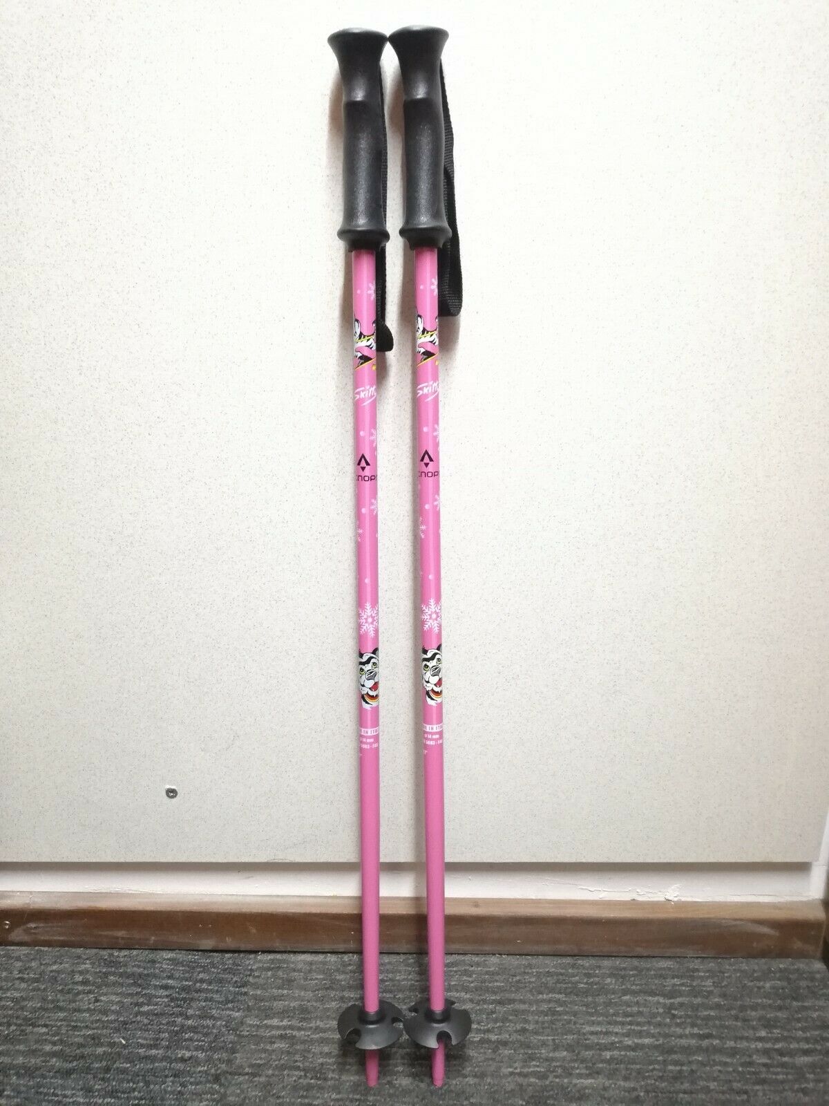 Nagelneue Kinder-Skistöcke Tecnopro 70 cm für Winterspaß im Schnee