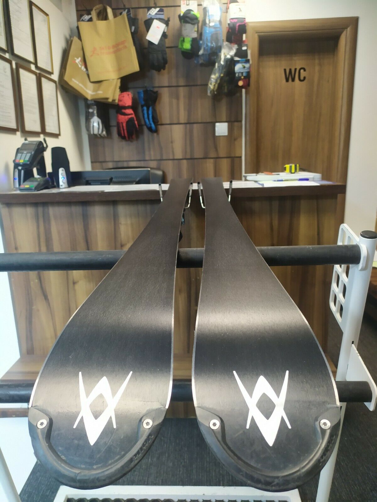 Ski Völkl Unlimited AC 7.4 163 cm + fixations Rossignol 9.5 Hiver Plaisir Extérieur