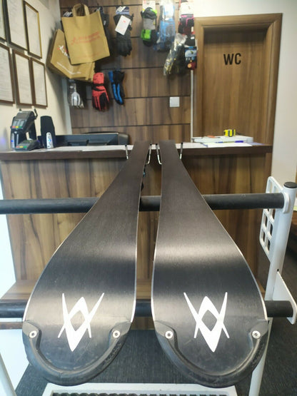 Ski Völkl Unlimited AC 7.4 163 cm + fixations Rossignol 9.5 Hiver Plaisir Extérieur