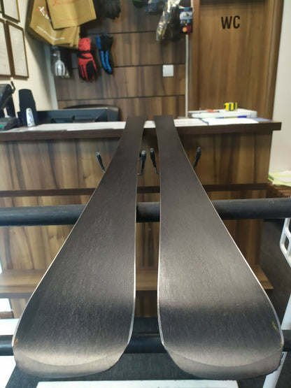 Ski Völkl Unlimited AC 7.4 163 cm + fixations Rossignol 9.5 Hiver Plaisir Extérieur