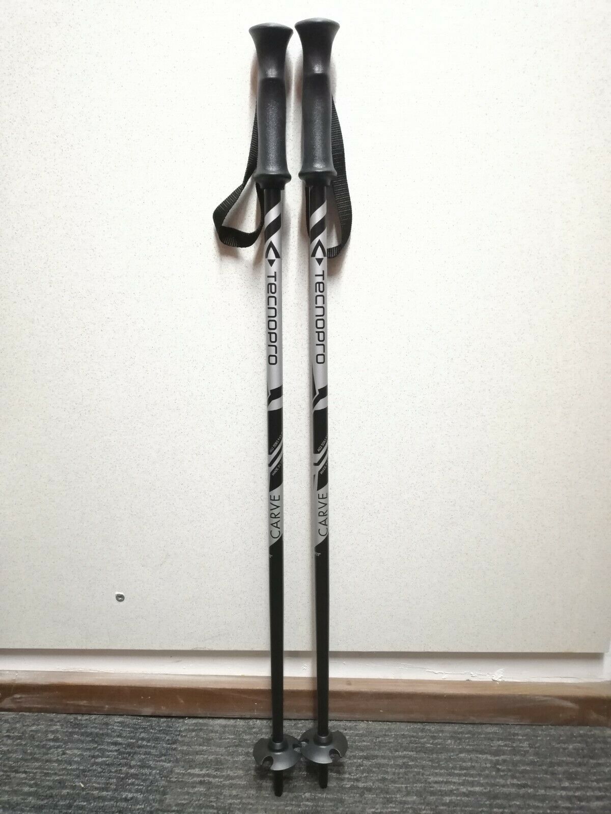 Nagelneue Kinder-Skistöcke Tecnopro 70 cm für Winterspaß im Schnee